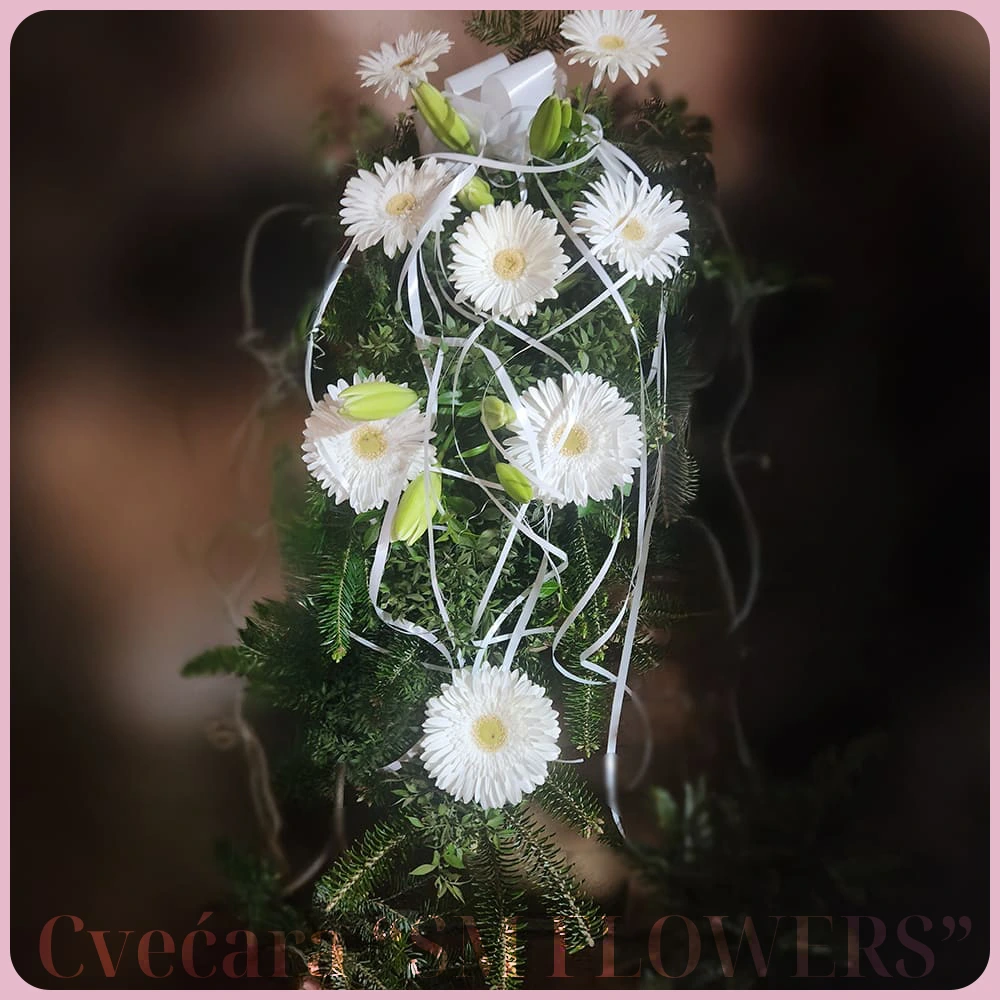 bele hrizanteme bele ruze i beli ljiljani suza za groblje