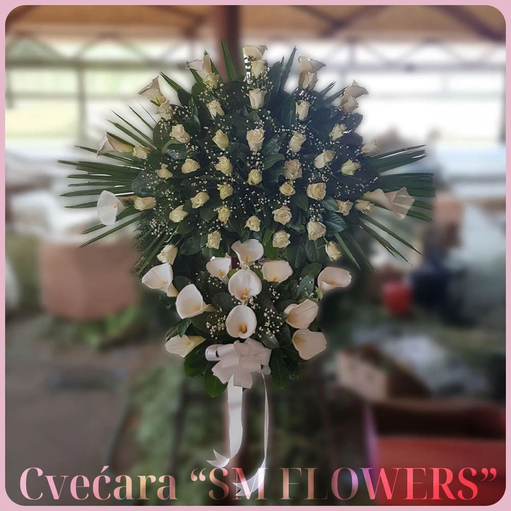 bele kale bele ruze gipsofila venac za groblje