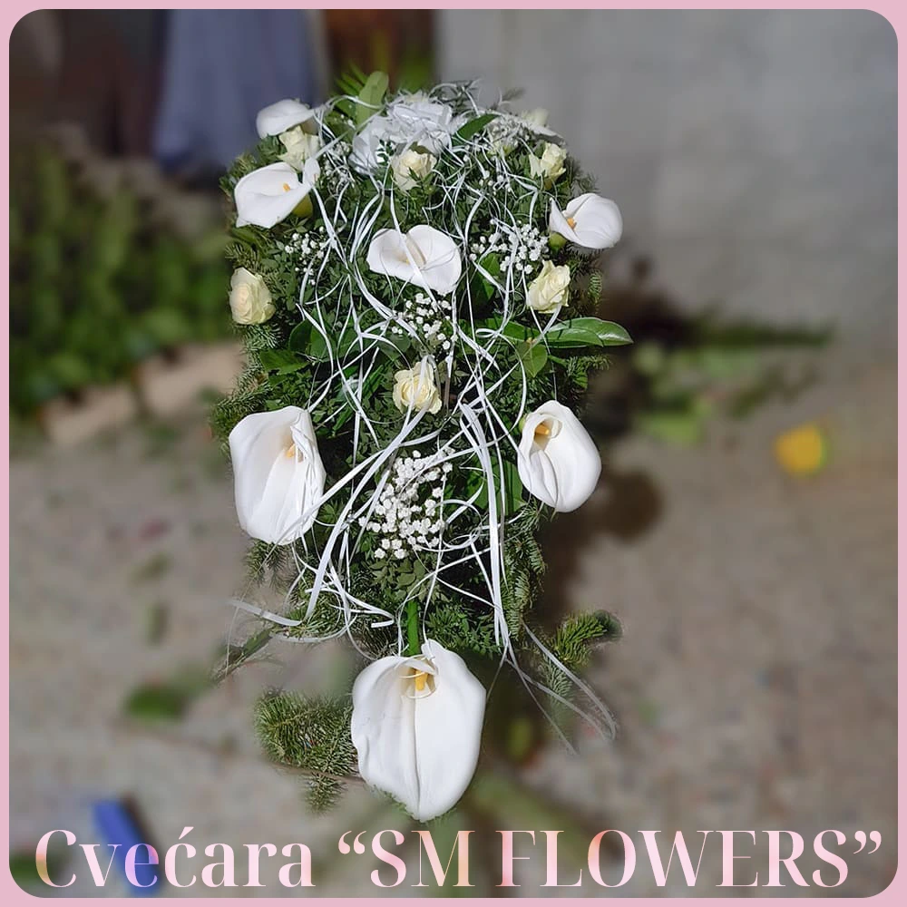 bele kale bele ruze i gipsofila suza za groblje