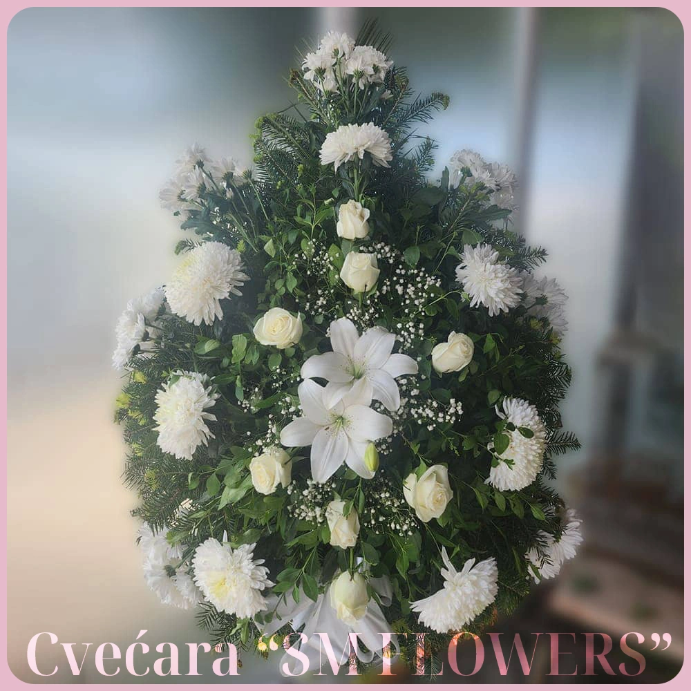 beli ljiljani bele ruze i bele hrizanteme suza venac za groblje
