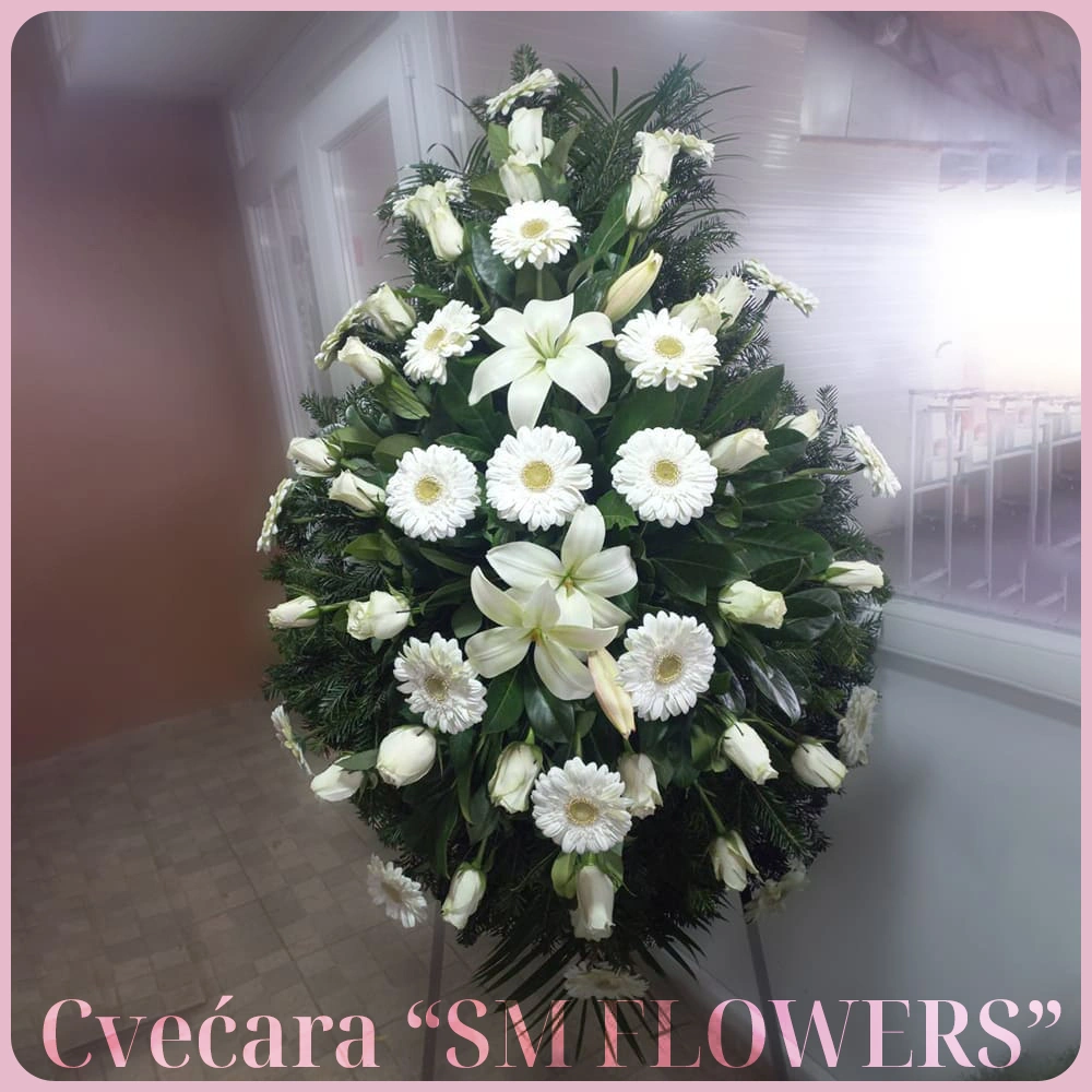 beli ljiljani beli gerberi i bele ruze suza venac za groblje