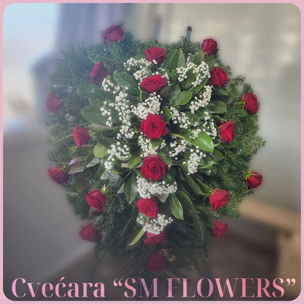 crvene ruze i gipsofila u obliku suze venac za groblje