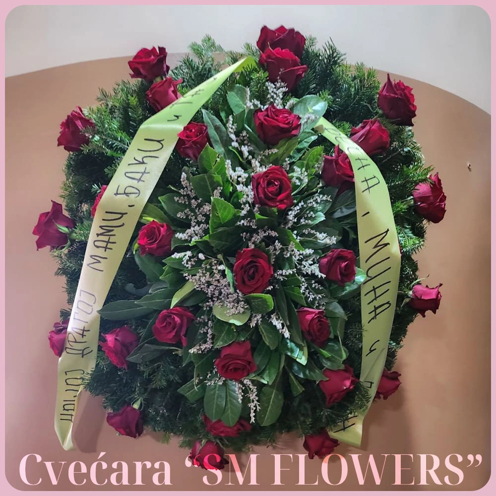 crvene ruze sa posvetom na zelenoj traci okrugli venac za groblje