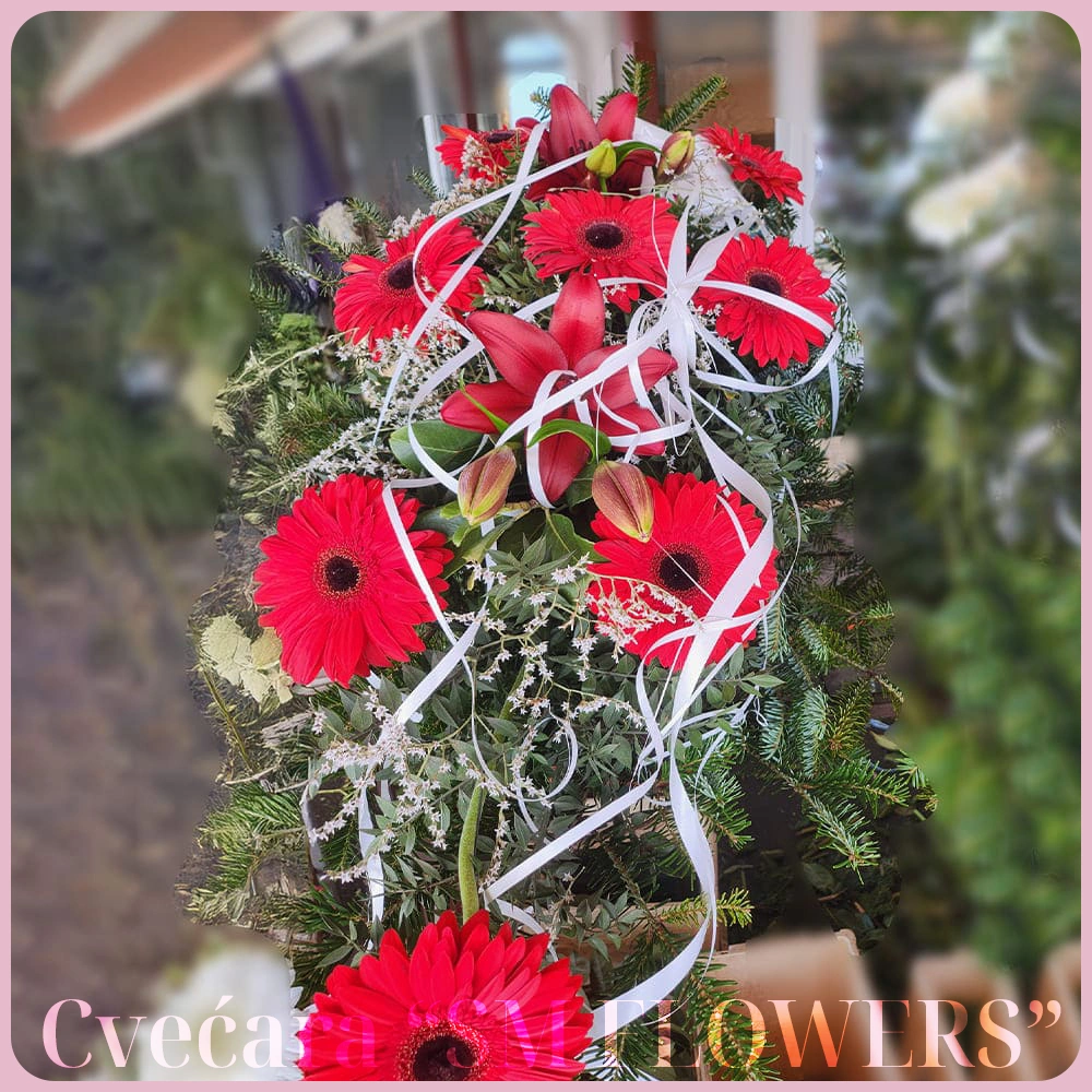 Pogrebni venac od crvenih gerbera i crvenih ljiljana sa belim trakama