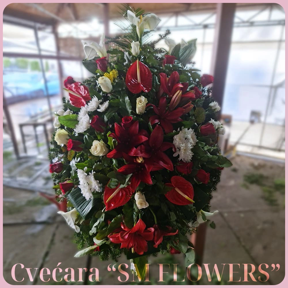 crveni ljiljani anturijum i bele hrizanteme suza venac za groblje