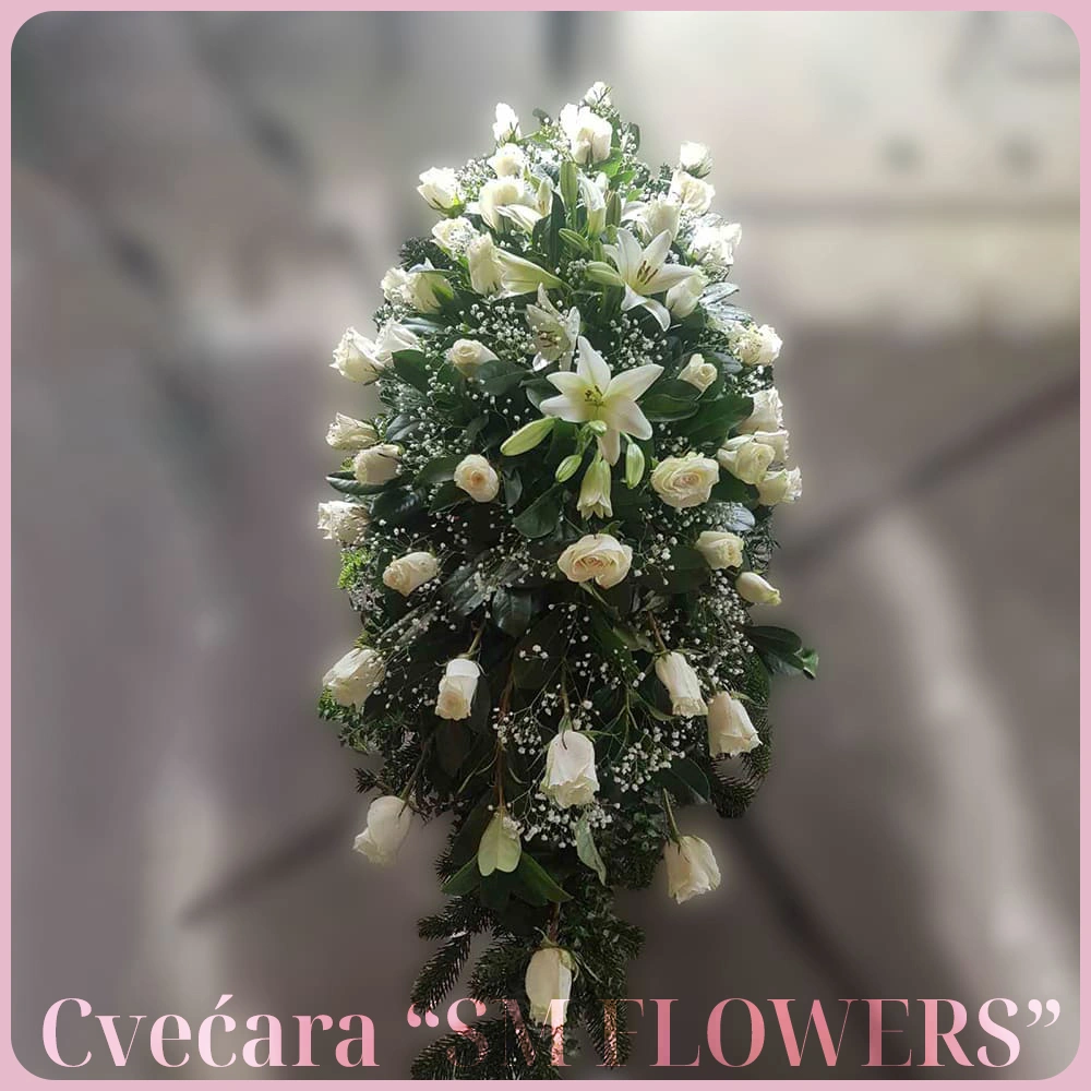 elegantna izduzena suza od belih ruza i ljiljana suza za kovceg
