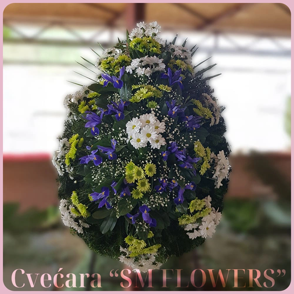 ljubicasti irisi bele margarete zelene hrizanteme venac za groblje