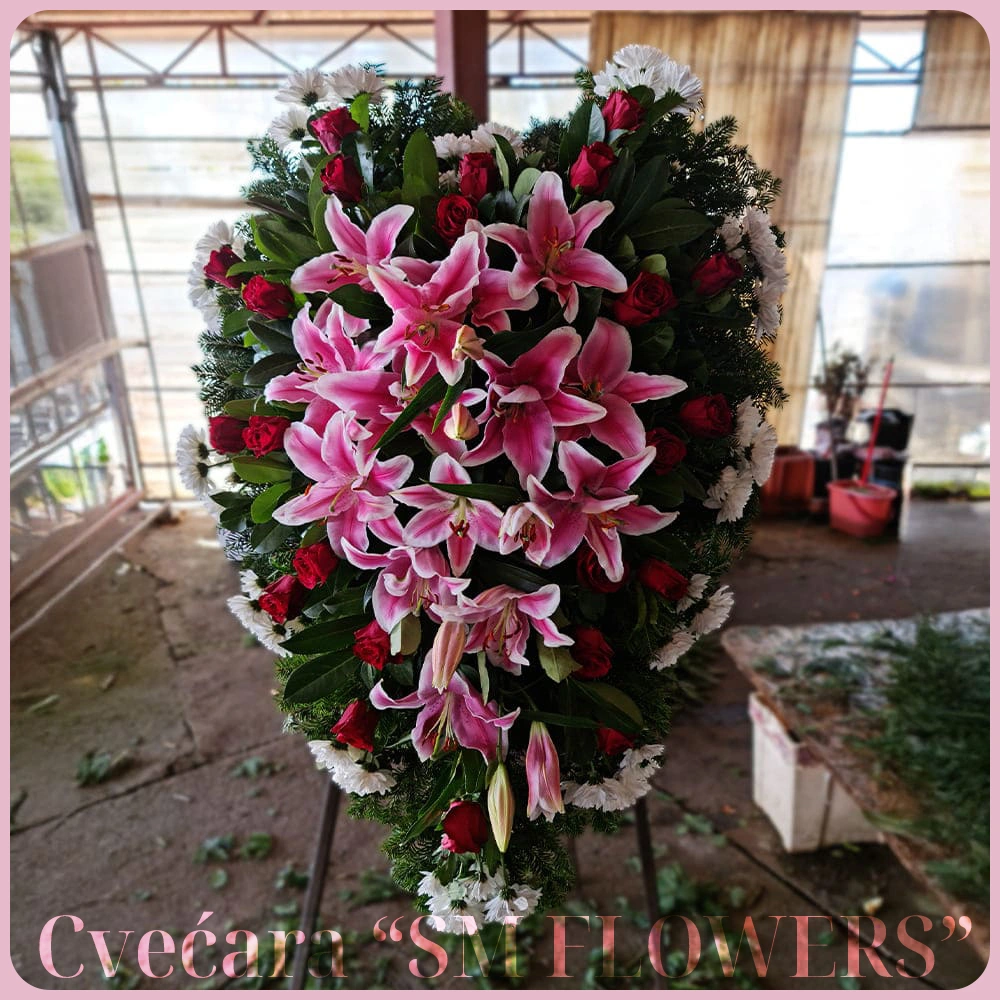 roze ljiljani crvene ruze bele hrizanteme venac za groblje
