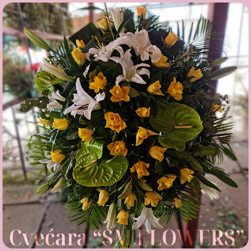 zute ruze beli ljiljani i zeleni anturijum venac za groblje
