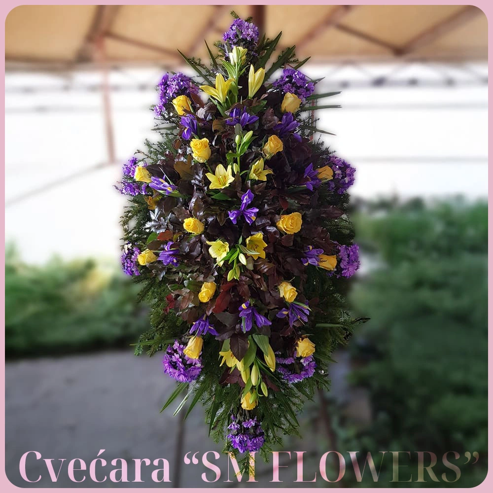 zute ruze zuti ljiljani i ljubicaste margarete venac za groblje